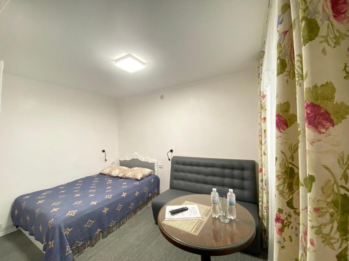 Саквояж Вокзал Bed & Breakfast Lviv Exterior photo