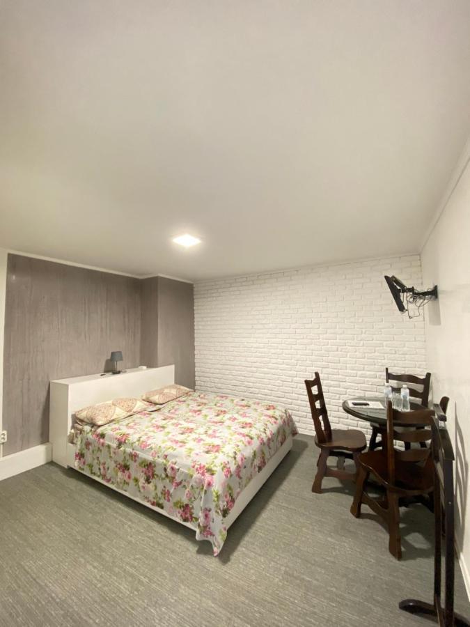 Саквояж Вокзал Bed & Breakfast Lviv Exterior photo